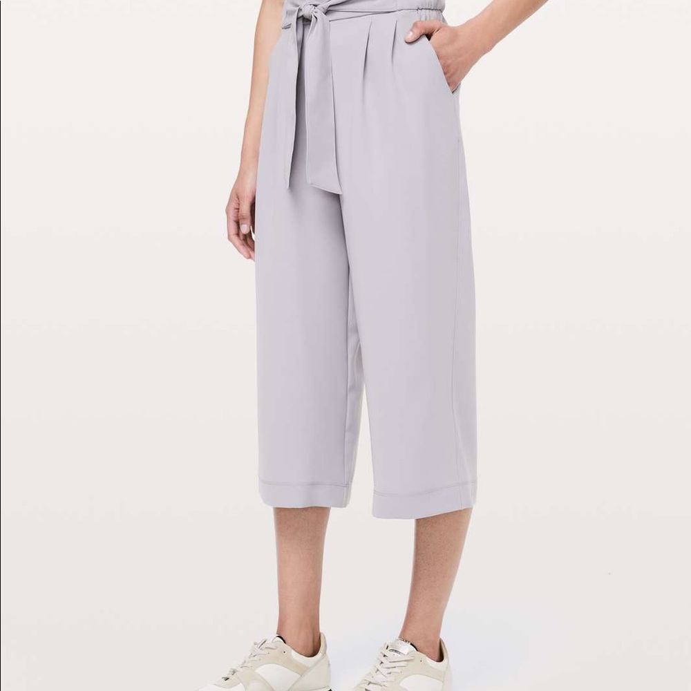 Lululemon Noir Crop size 4